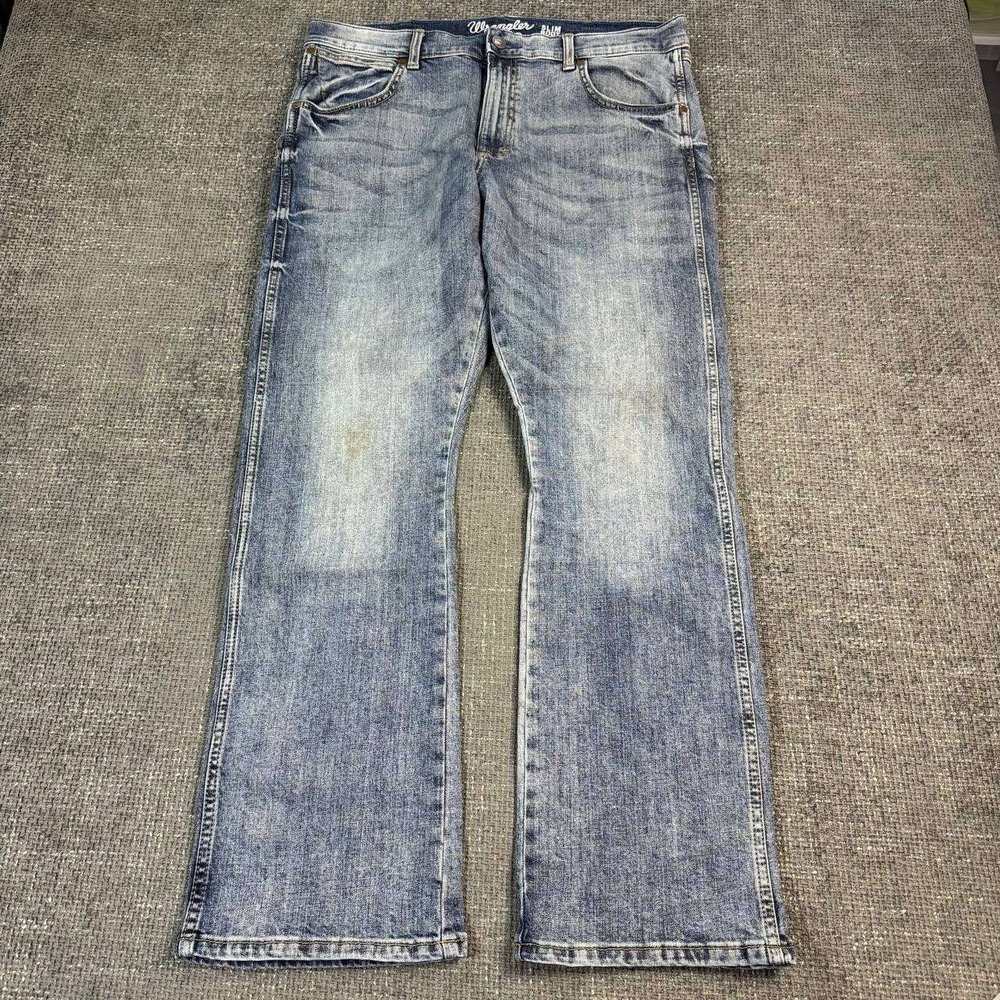 Wrangler Retro Slim Boot Jeans Mens 36x32 Light Wash Blue Denim 1077MWZGL